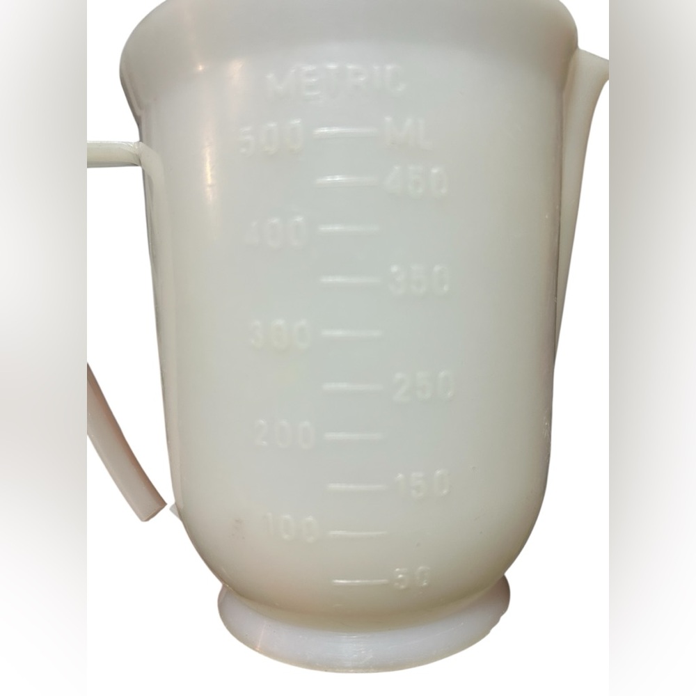 Vintage Action Industries 2Cup/500Litre/Measuring Cup/White/Excellent Condition